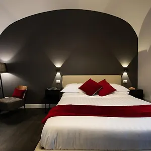 2* בית הארחה Lungotevere Ripa